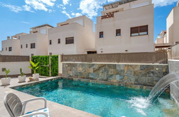 Resale - Detached House / Villa - Ciudad Quesada