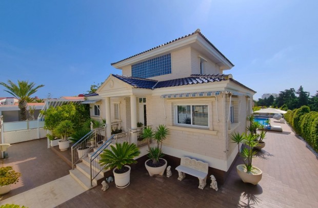 Resale - Detached House / Villa - Torrevieja - La Mata