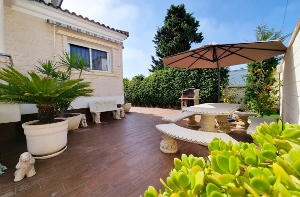 Resale - Detached House / Villa - Torrevieja - La Mata