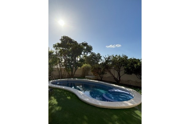 Revente - Villa Detached - Ciudad Quesada