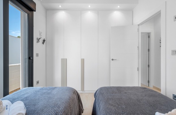 Resale - Detached House / Villa - Orihuela Costa - Villamartín