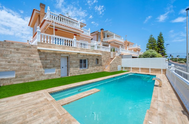 Resale - Villa Detached - Torrevieja