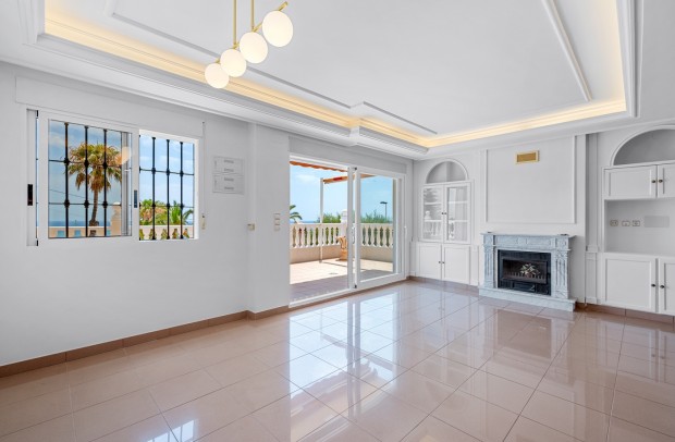 Resale - Villa Detached - Torrevieja