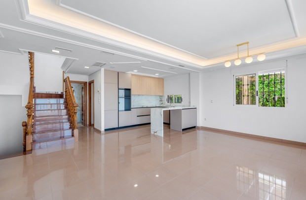 Resale - Villa Detached - Torrevieja