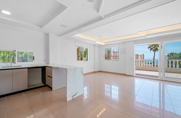 Resale - Villa Detached - Torrevieja