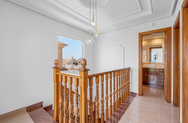 Resale - Villa Detached - Torrevieja