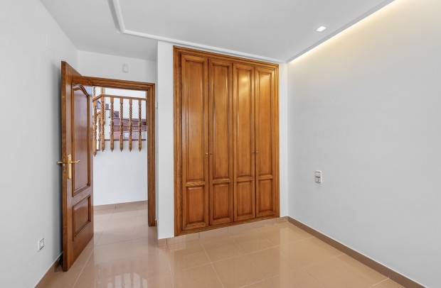 Resale - Villa Detached - Torrevieja