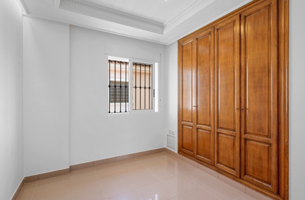 Resale - Villa Detached - Torrevieja