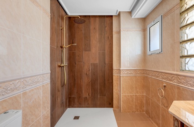 Resale - Villa Detached - Torrevieja