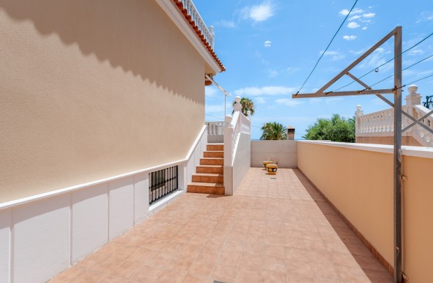 Resale - Villa Detached - Torrevieja