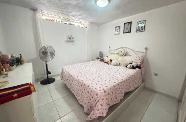 Resale - Detached House / Villa - Villamartin - Villamartín