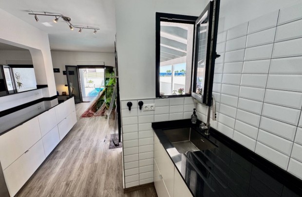 Resale - Villa Detached - Punta Prima