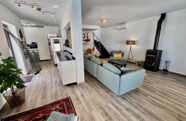 Resale - Villa Detached - Punta Prima