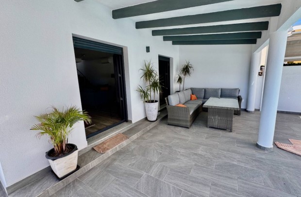 Resale - Villa Detached - Punta Prima