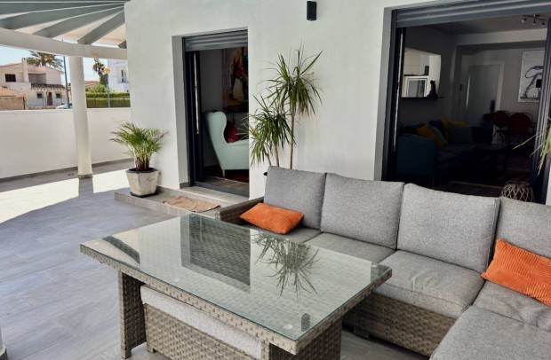 Resale - Villa Detached - Punta Prima