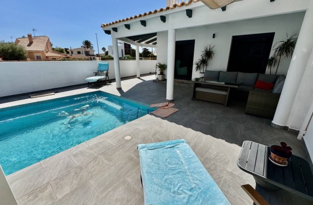 Resale - Villa Detached - Punta Prima