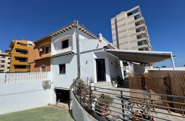 Resale - Villa Detached - Punta Prima