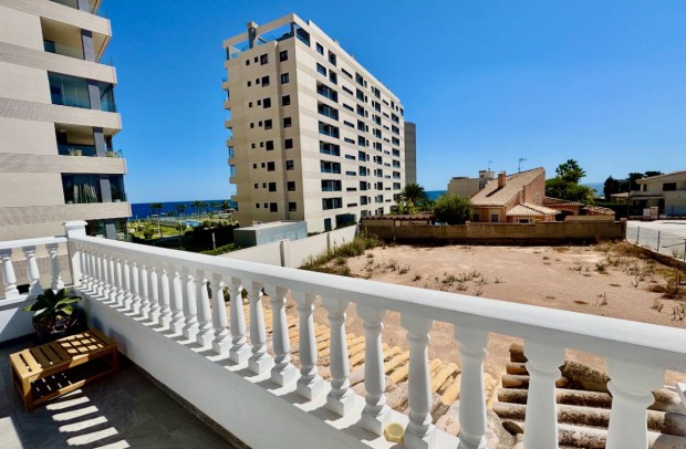 Resale - Villa Detached - Punta Prima