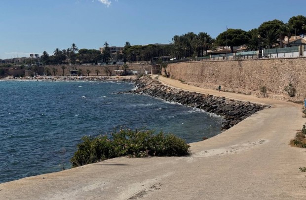 Resale - Villa Detached - Punta Prima