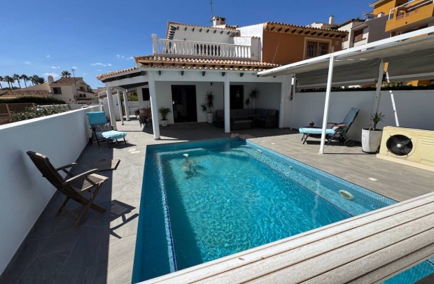 Resale - Villa Detached - Punta Prima