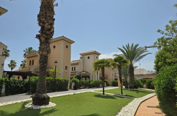 Resale - Semi-Detached - Algorfa - La Finca Golf Resort