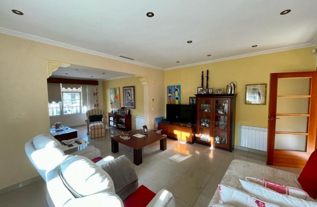 Resale - Detached House / Villa - Albatera