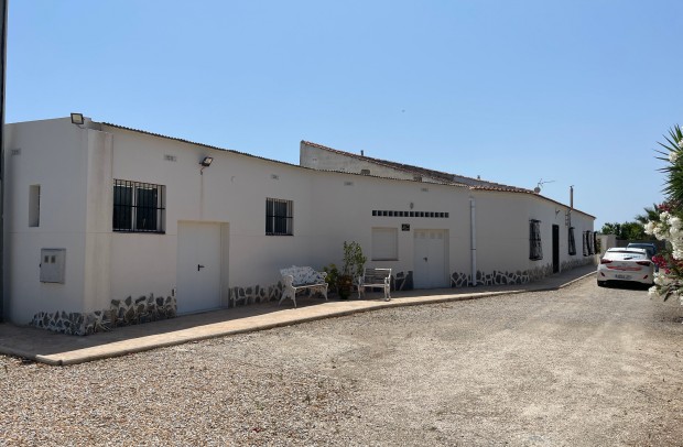 Resale - Chalet / Villa - Daya Nueva