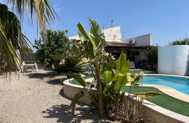 Resale - Chalet / Villa - Daya Nueva