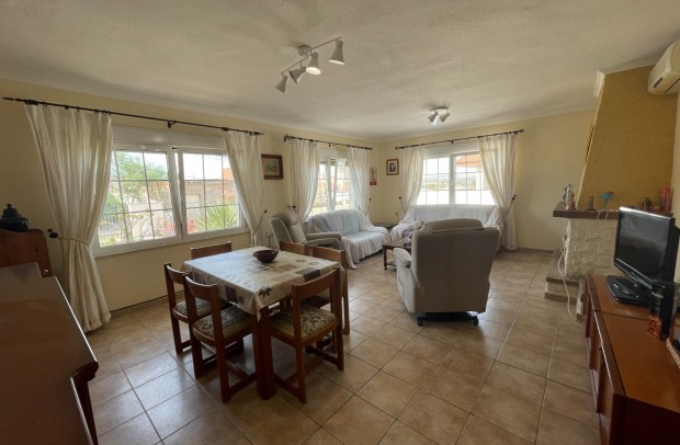 Resale - Villa / Detached - Benijófar - Pueblo