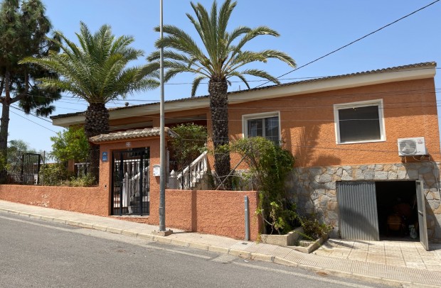 Resale - Villa / Detached - Benijófar - Pueblo