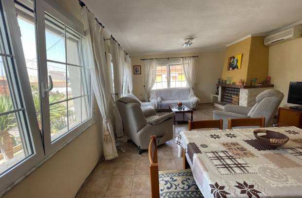 Resale - Villa / Detached - Benijófar - Pueblo