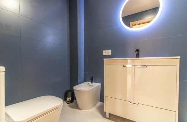 Resale - Apartment - Torrevieja - Acequion