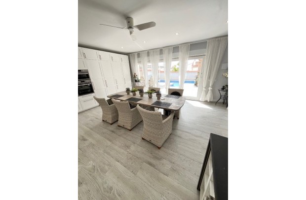 Revente - Detached House / Villa - Ciudad Quesada