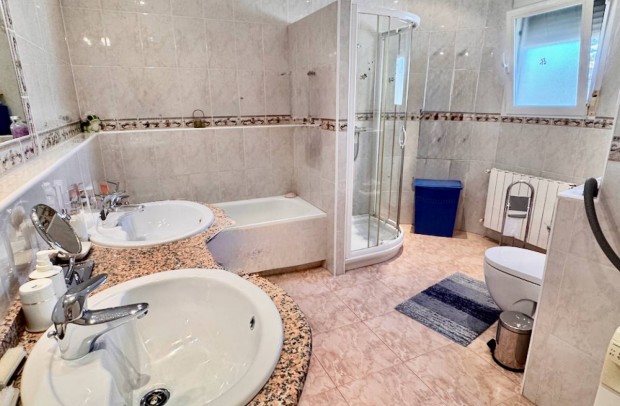 Resale - Villa Detached - Benferri