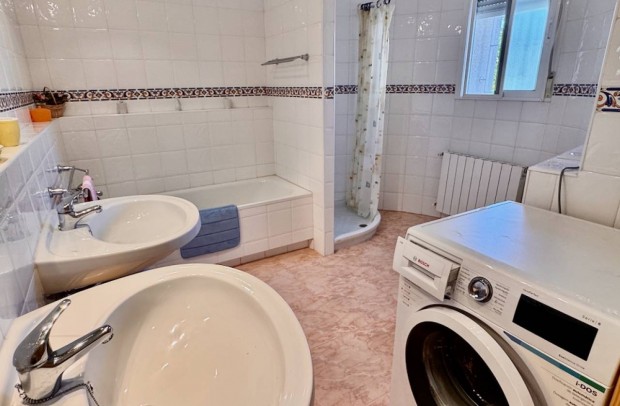 Resale - Villa Detached - Benferri