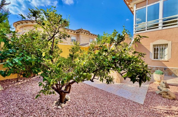 Resale - Villa Detached - Benferri