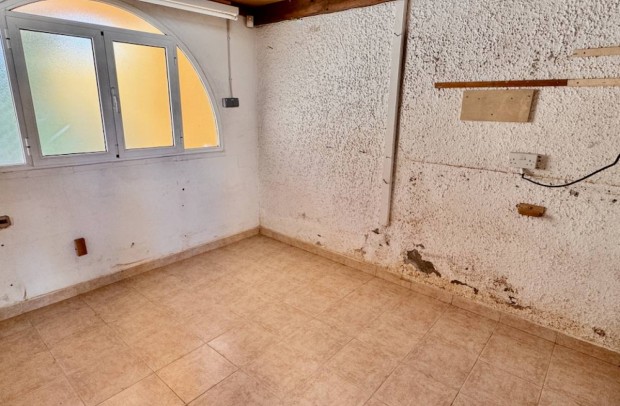 Resale - Villa Detached - Benferri