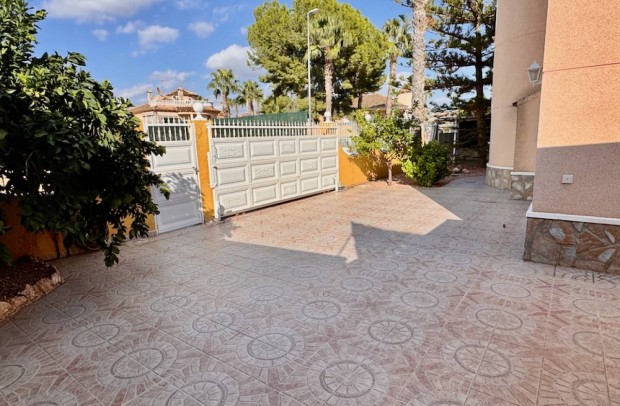 Resale - Villa Detached - Benferri