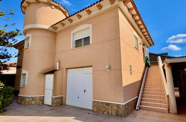 Resale - Villa Detached - Benferri