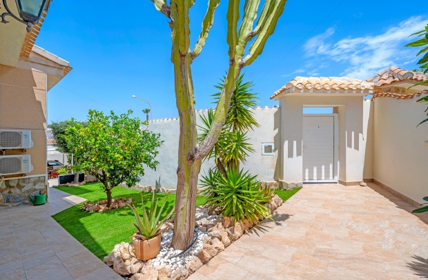 Resale - Detached House / Villa - Ciudad Quesada