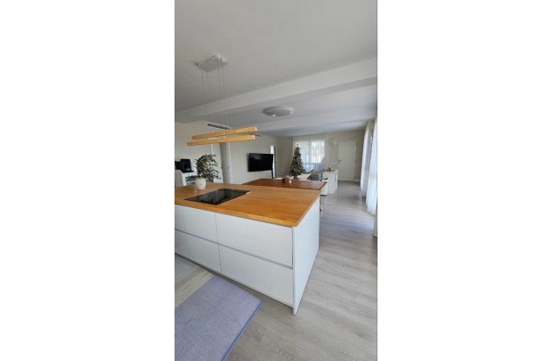 Resale - Villa / Detached - Orihuela