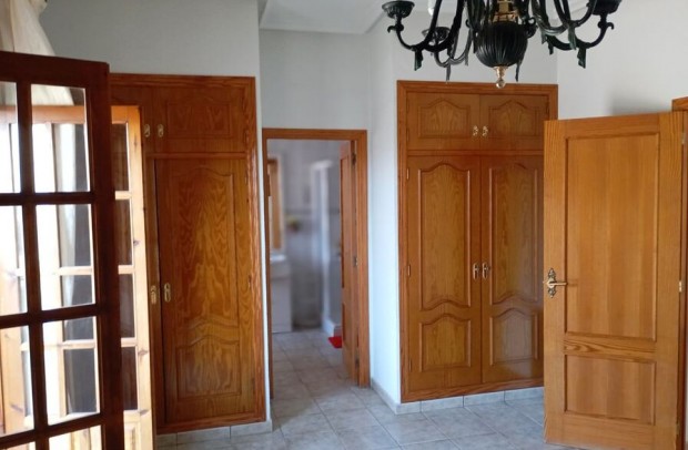 Revente - Detached House / Villa - Daya Nueva