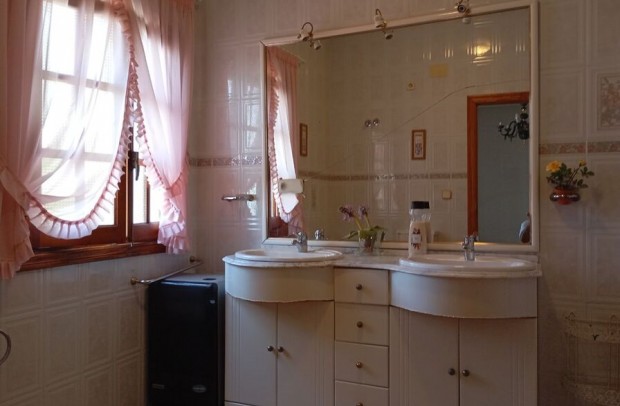 Revente - Detached House / Villa - Daya Nueva