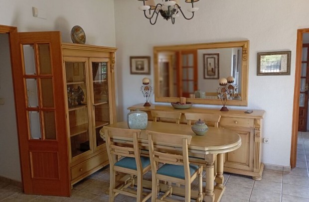 Revente - Detached House / Villa - Daya Nueva