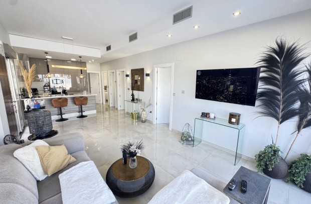 Resale - Detached House / Villa - Villamartin - Villamartín