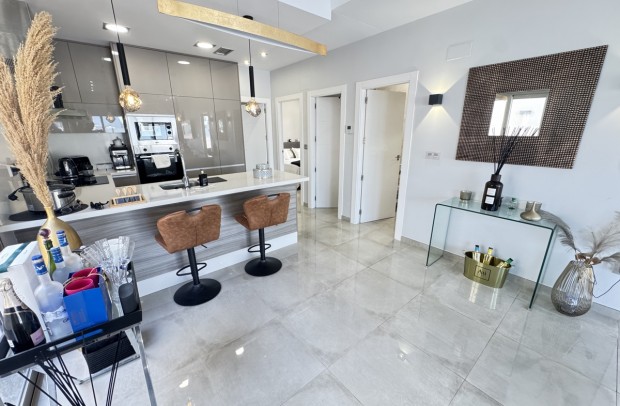 Resale - Detached House / Villa - Villamartin - Villamartín