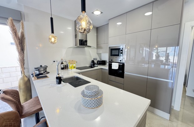 Resale - Detached House / Villa - Villamartin - Villamartín