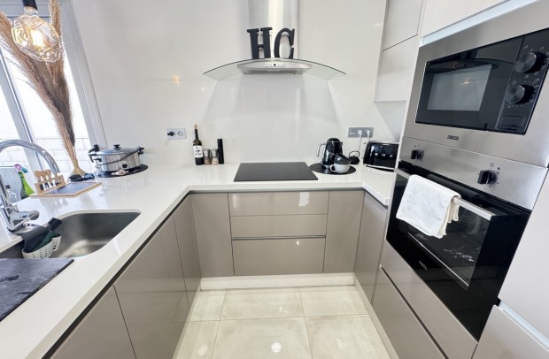 Resale - Detached House / Villa - Villamartin - Villamartín