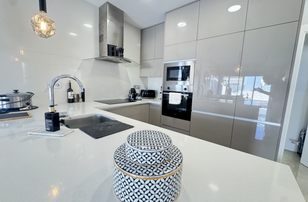 Resale - Detached House / Villa - Villamartin - Villamartín