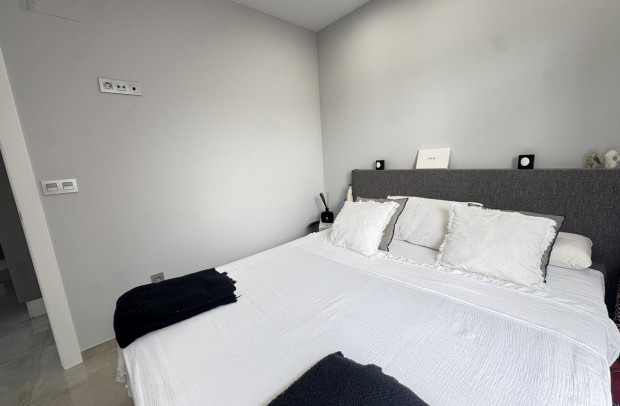 Resale - Detached House / Villa - Villamartin - Villamartín